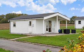 Immaculate 2-Bed House At The Beach 12H